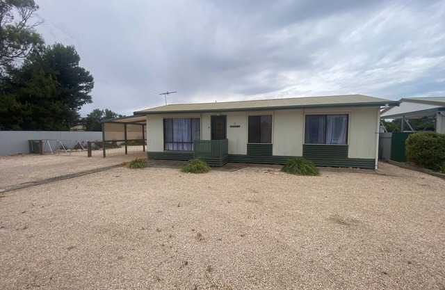 Hidden Gem - Plenty of room for parking and the boat! Off peak special!