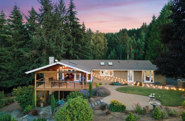 Hidden Haven - A Secluded Luxury Retreat in Willamette Valley