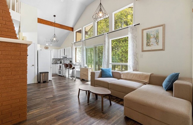 Hidden Haven Cottage: The Perfect Family Getaway for Fun and Relaxation!