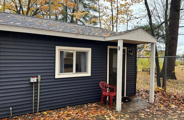 Hidden Haven Cottages - Cottage 9 - Summer Fun