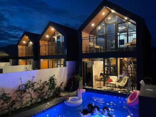 Hidden Haven Subic Villa w/Infinity Pool