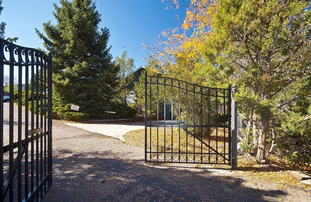 hidden treasure on 3/4 ac. minutes away from fun