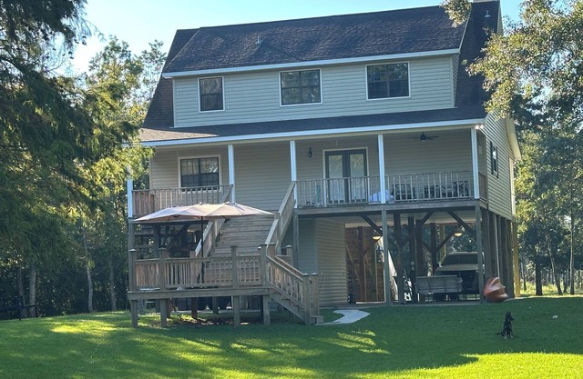 Hidden Treasure Charming 4-bedroom river house on the Biloxi River