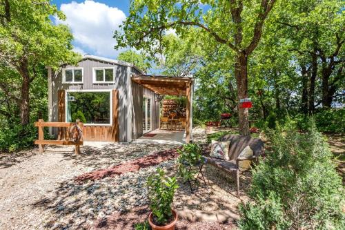 Hidden Treasure Harvest House Forest Getaway 30 Min. West of Fort Worth