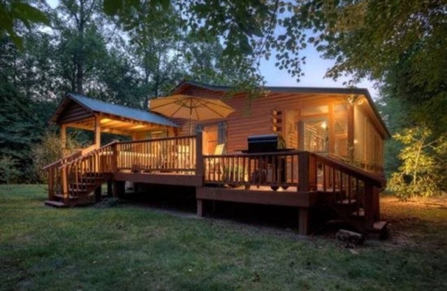 Tesoro de Creekside, Hide N Creek, ubicado a minutos del centro de Blue Ridge. Mascota amigable.