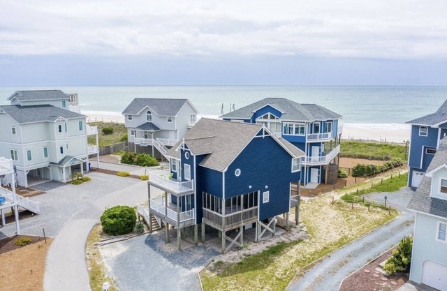 Hideaway Heaven a 4bed/3.5bath Oceanfront Hot Tub
