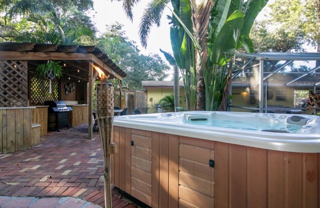 Hideaway House Private Boho Retreat Pool Spa 3.5 miles to Siesta Beach