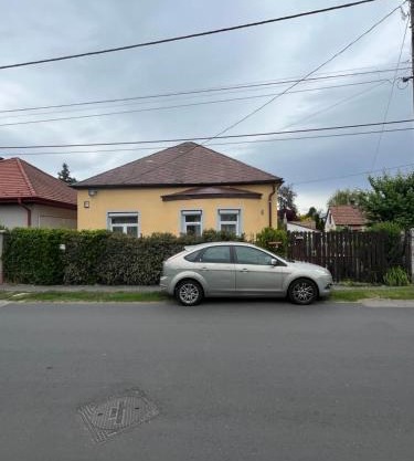 Hideaway house with garden & free parking