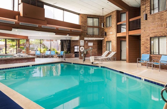 Hideaway in Park City! Indoor Pool, Free Breakfast, Free Shuttle, Pets Allowed!