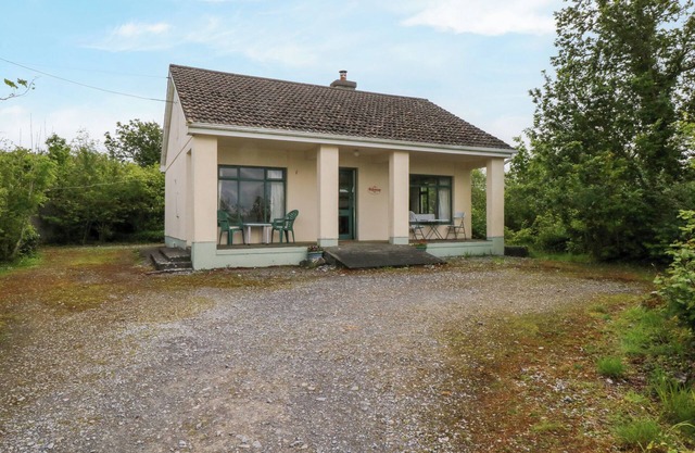 HIDEAWAY, pet friendly, with open fire in Ballinrobe, County Mayo