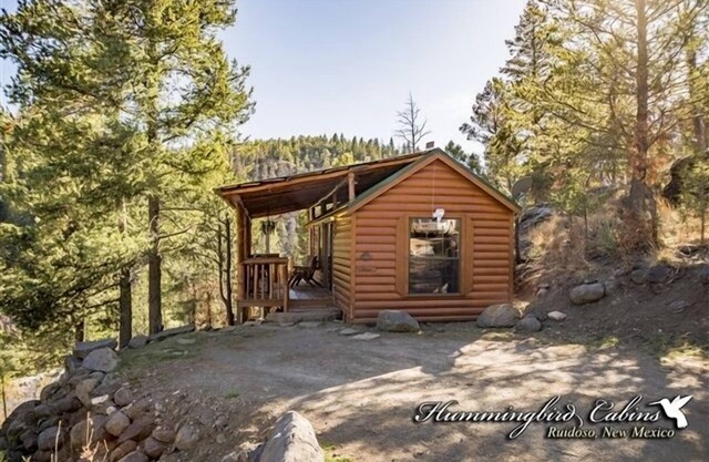 Hideout Cabin: 'Perfect couples Hideout' With hot tub.