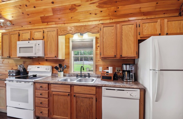 Higden Hideaway w/ Fire Pit Near Greers Ferry Lake