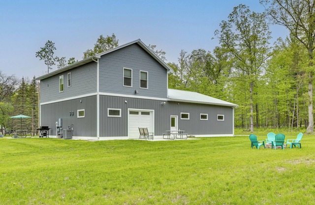 Higgins Lake Barndominium w/ Boat Parking!