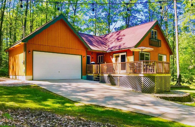 Higgins Lake Retreat - Hike, Swim, Relax!