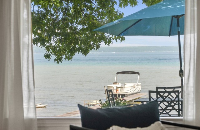 Higgins Lakefront Hideaway