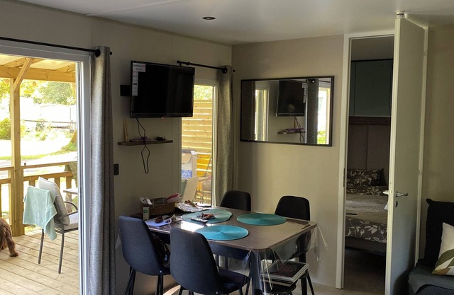 High-comfort mobile home rental, Gulf of Morbihan, non-smoking, no pets.