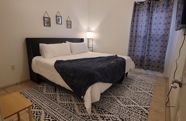 High Desert Haven: 4Rooms-Fully Stocked Kitchen, Family Friendly w/ Game Room.