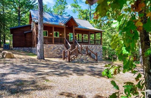 High-End Romantic 1 Bedroom Cabin in highly sought after Timber Creek area