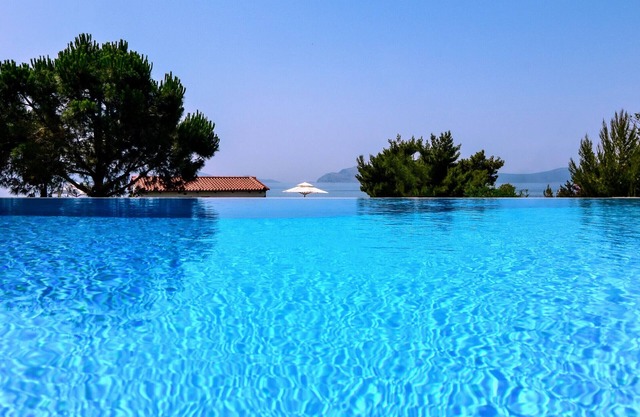 High end villa w/private beach, pool, tennis