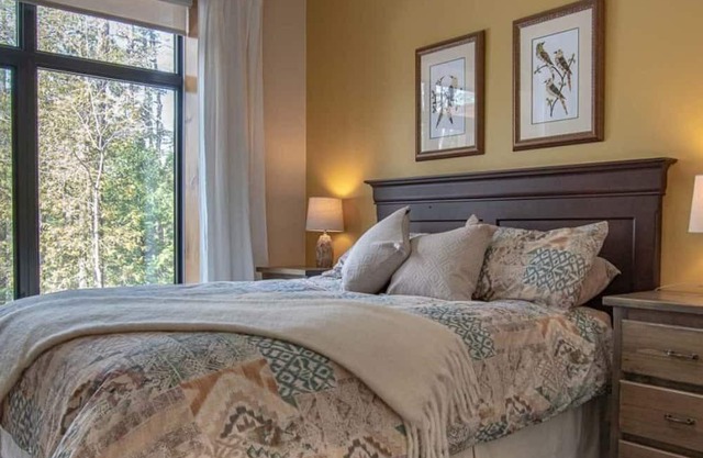 High Falls Echo - Lower-Level of Luxury Waterfront Cottage!