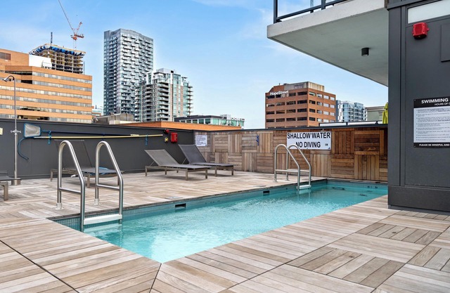 High-Rise Haven | AC, VIEWS, Pool, Gym & Parking