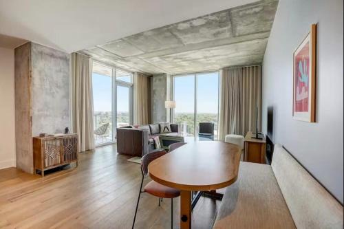 High Rise in the heart of ATX