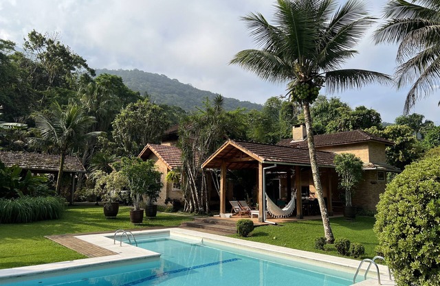 Casa de alto nivel con 4 dormitorios y piscina | Félix-Ubatuba