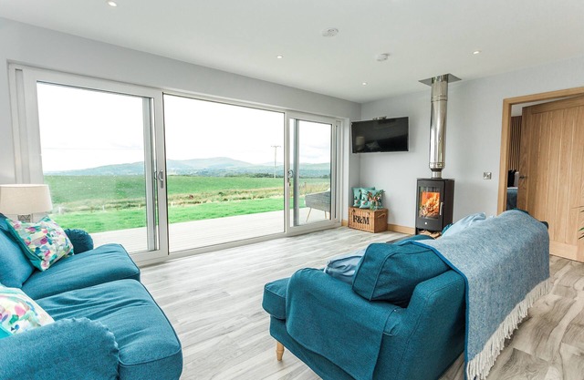 High Tide - a lodge that sleeps 4 guests in 2 bedrooms
