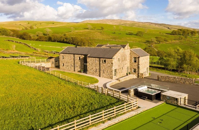 HIGH VIEW BARN, family friendly, luxury holiday cottage in Sedbergh