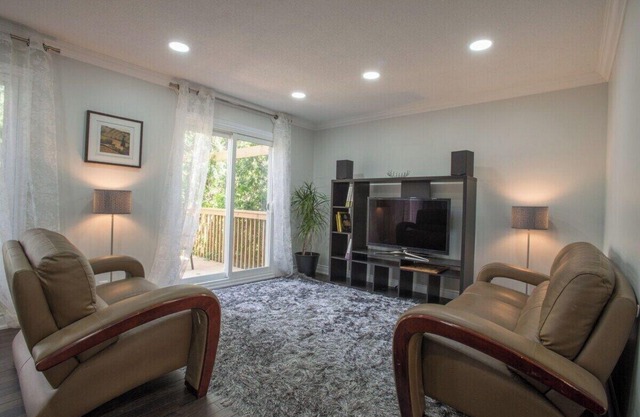 HighEnd 4 BDRM TownHouse In Thornhill