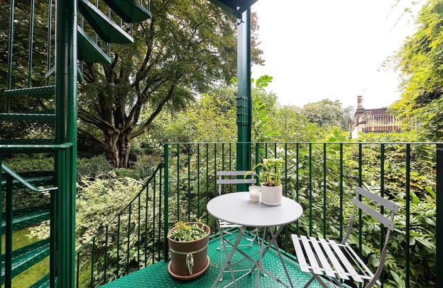Highgate Haven, by Veeve