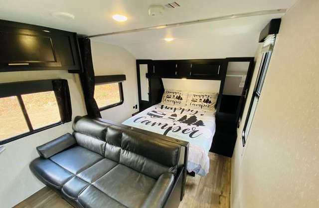 Highland Glamping in the cozy, sleek Greywolf