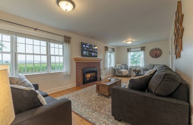 This house is a 4 bedroom(s), 2.5 bathrooms, located in Paradise, PA.