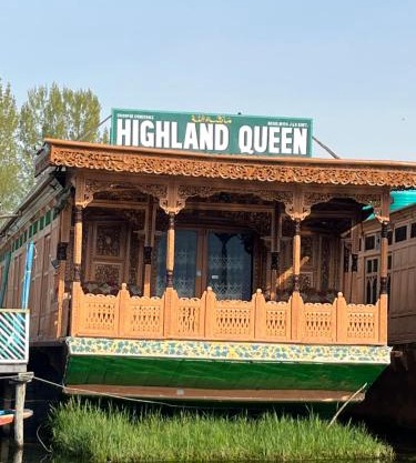 Highland Queen Houseboat