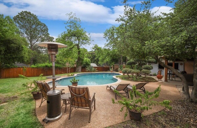 Highland Village - 4BR w Backyard Pool Oasis