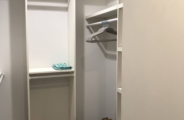 Highlands Apartment Close to Downtown, Local shops/restaurants/bars/park