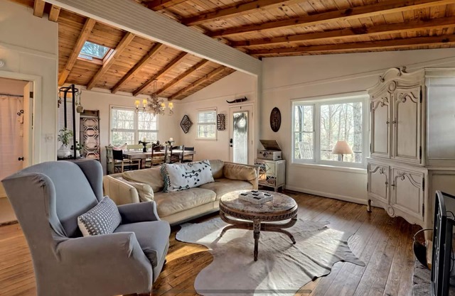 Highlands Close-to-Town Cabin, Pet-Friendly