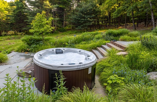 NEW: Stylish Escape w/ Heated Pool & Hot Tub