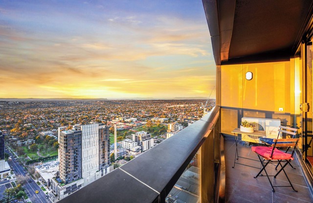 Highrise Skyline Spectacular View Luxury 2B2B1P
