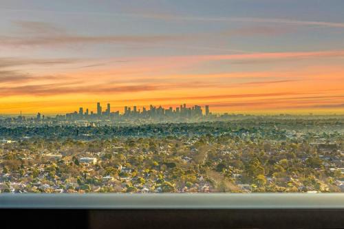 Highrise Skyline Spectacular View Luxury Penthouse