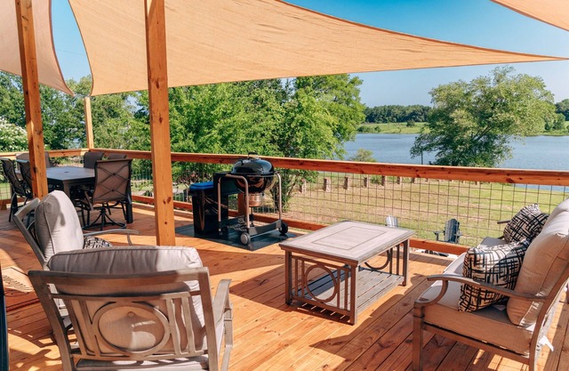 Highsaw Lakefront Escape - Dock, Swimming, View, Firepit, Relaxing