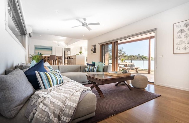 Highview - LOVE A ROOM WITH A VIEW