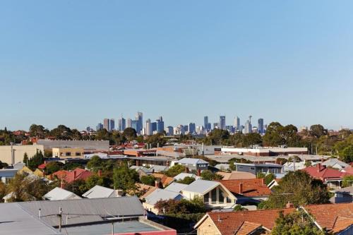 Highview on High St - A Balcony Haven in Northcote