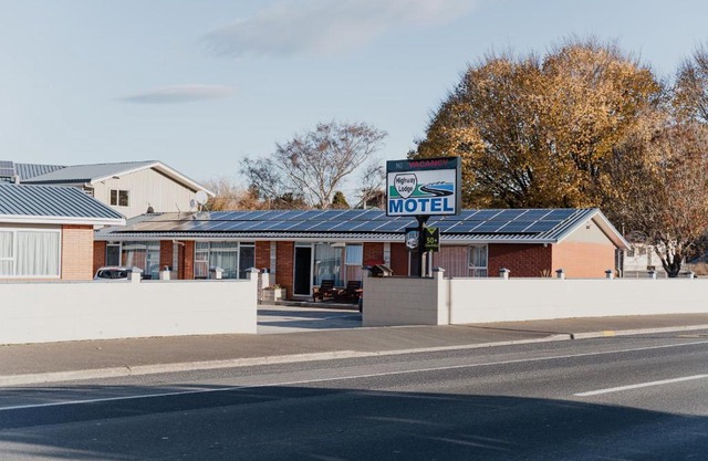 Highway Lodge Motel