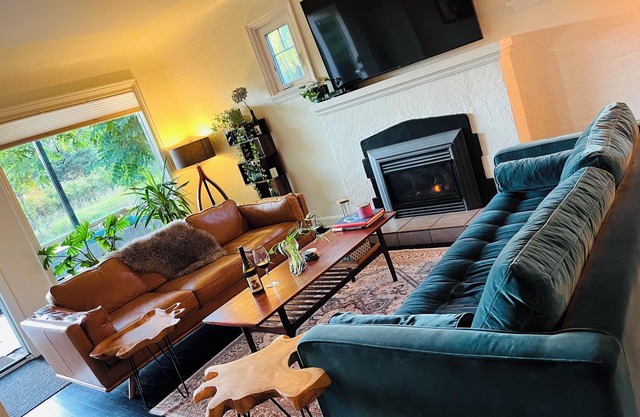 Hikari-Okanagan Sunshine B&B - Easy walk to both Downtown&Lake