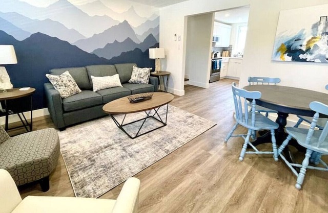 "Hike" at Hills Meaford | 2BD Suite + Pets!