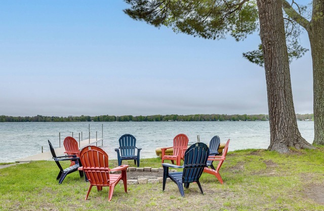 Swimmer's Paradise: Lakefront Cottage in Baldwin!
