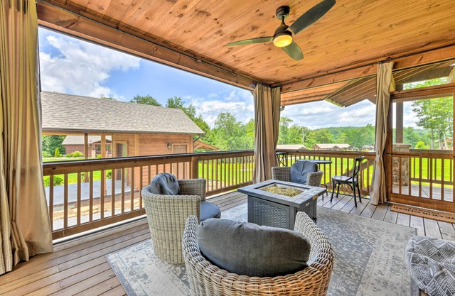 Fire Pit & Deck: Mtn-View Glenville Getaway!