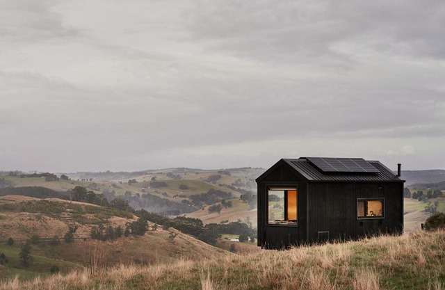 Hike to your Off-Grid Cabin Deep in Nature - Santi