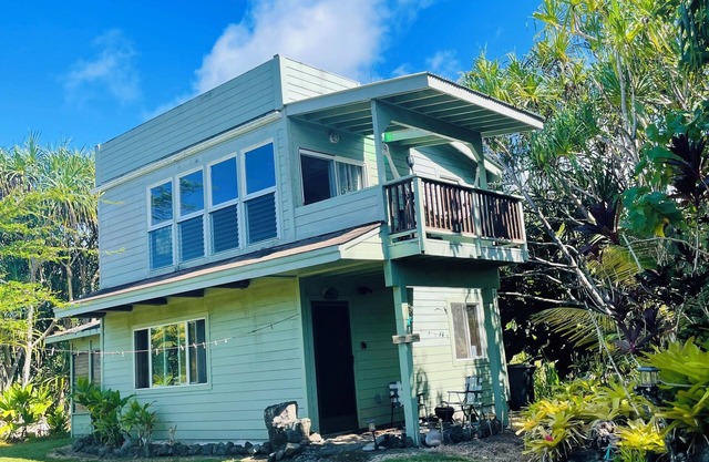 Hikina Shore Getaway. A Coastal+Jungle Stay